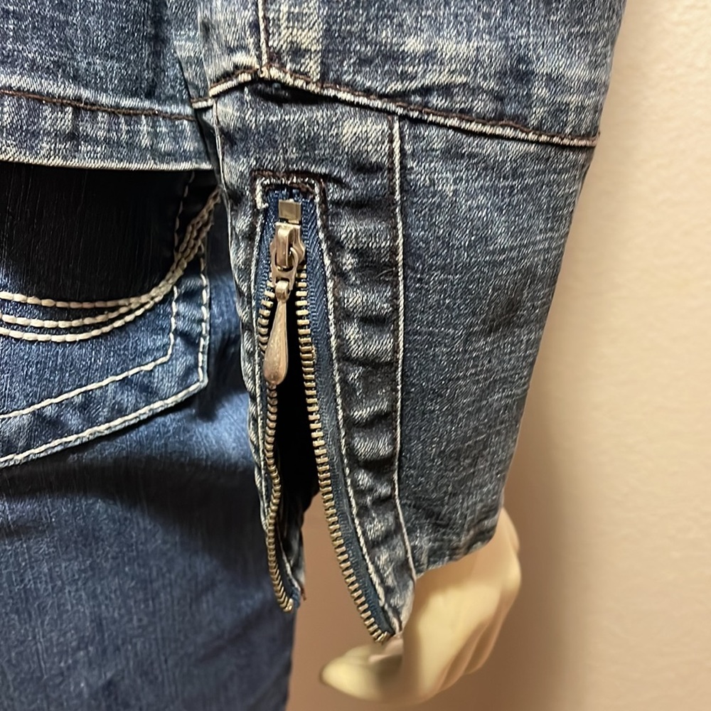 A.M.I Jean jacket - Picture 7 of 11